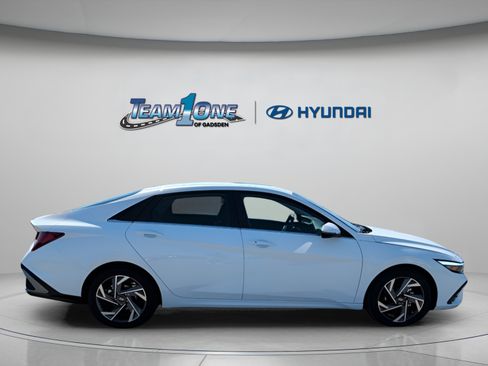 Used 2026 Hyundai Elantra Limited FWD image 9