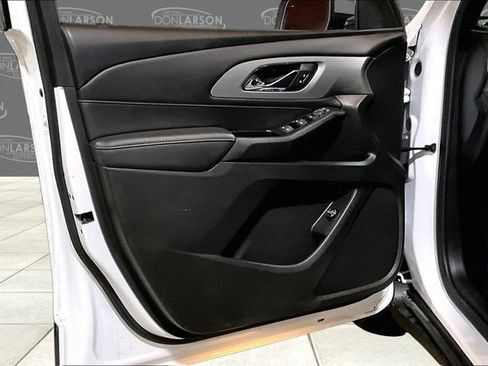 Used 2023 Chevrolet Traverse LT image 11