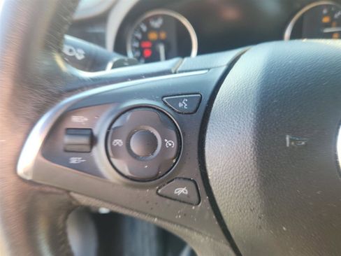 Used 2017 Buick LaCrosse Essence image 15