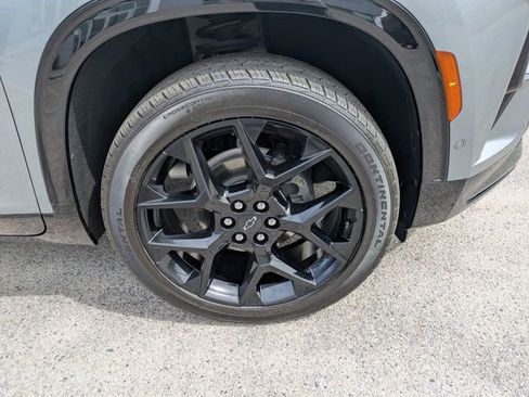 Used 2024 Chevrolet Traverse RS image 12