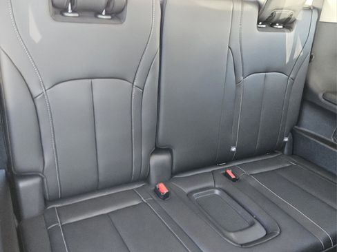 Certified 2025 INFINITI QX60 Luxe image 11