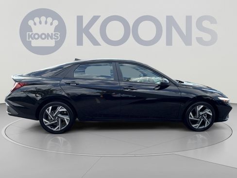 Used 2025 Hyundai Elantra Sport FWD image 8
