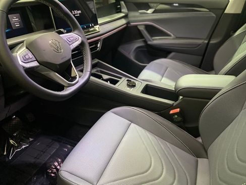 New 2026 Volkswagen Tiguan SE image 4