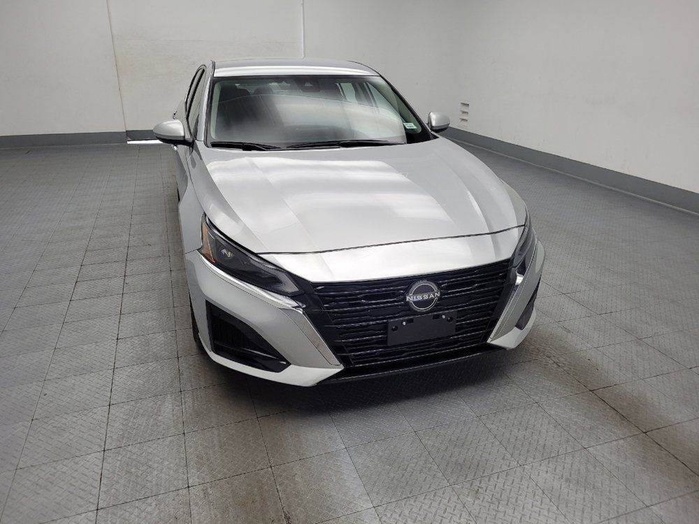 Used 2023 Nissan Altima 2.5 SV FWD image 14