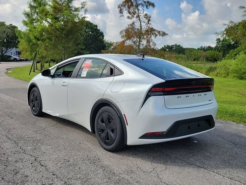 New 2026 Toyota Prius LE FWD image 6