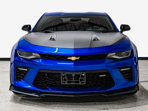 Used 2018 Chevrolet Camaro SS RWD image 3
