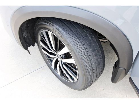 Used 2024 Nissan Pathfinder Platinum FWD image 10