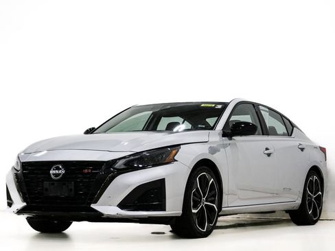 Used 2024 Nissan Altima 2.5 SR FWD image 3