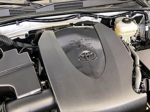 Used 2019 Toyota Tacoma TRD Off-Road w/ TRD Premium Off Road Package AWD/4WD image 33