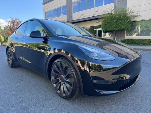 Used 2023 Tesla Model Y Performance AWD/4WD image 2