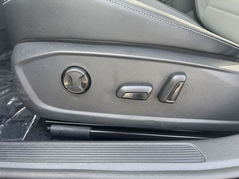 Used 2025 Volkswagen Jetta SE image 23