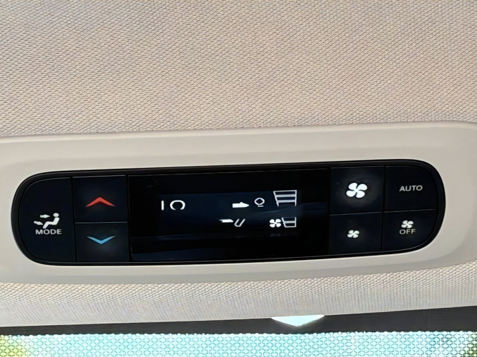 Used 2021 Chrysler Pacifica Touring-L w/ Uconnect Theater Family Group FWD image 18