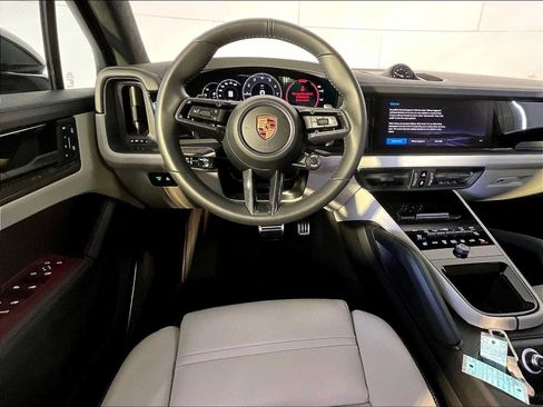 Used 2026 Porsche Cayenne GTS AWD/4WD image 13