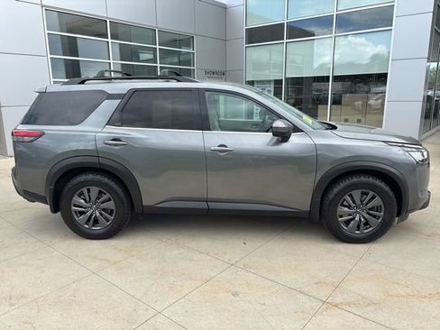 Used 2022 Nissan Pathfinder SV w/ SV Premium Package AWD/4WD image 8