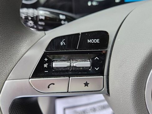 Used 2024 Hyundai Elantra SEL image 25