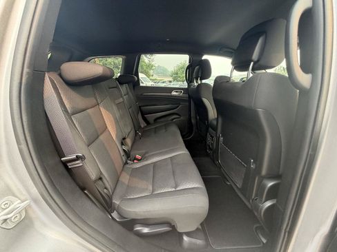 Used 2020 Jeep Grand Cherokee Laredo w/ Security & Convenience Group AWD/4WD image 28