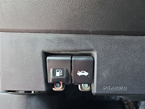 Used 2021 Nissan Kicks SV image 25