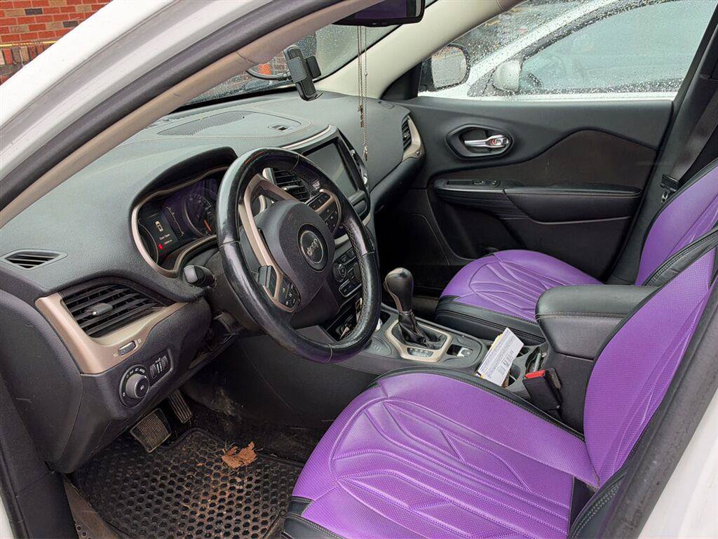Used 2016 Jeep Cherokee Latitude w/ Cold Weather Group AWD/4WD image 5