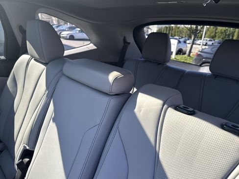 Used 2023 Acura MDX SH-AWD w/ Technology Package image 11