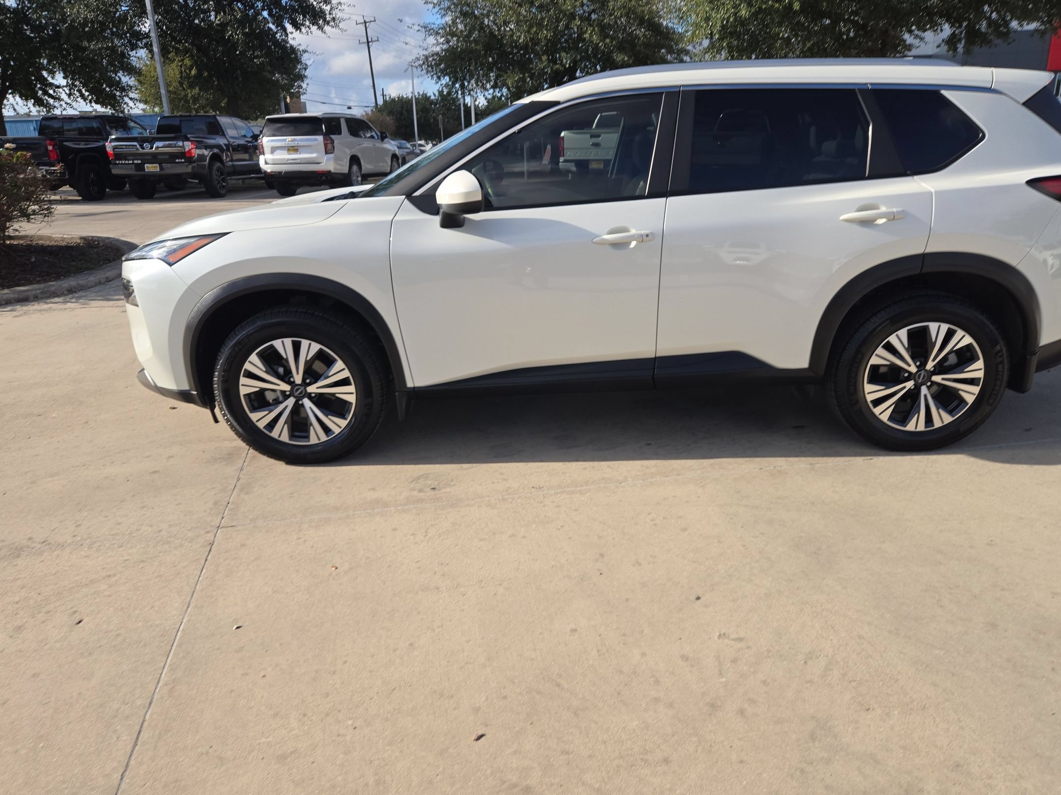 Used 2023 Nissan Rogue SV w/ SV Premium B Package FWD image 6