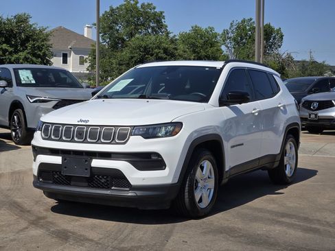 Used 2022 Jeep Compass Latitude w/ Sun and Sound Group FWD image 6