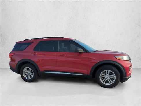 Used 2023 Ford Explorer XLT w/ Equipment Group 202A image 4