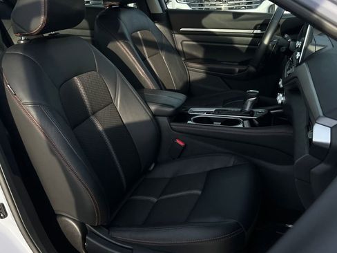 Used 2024 Nissan Altima 2.5 SR image 10