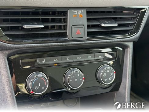 Used 2023 Volkswagen Taos SE w/ Panoramic Sunroof Package image 31