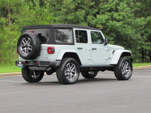 Used 2024 Jeep Wrangler Unlimited w/ Convenience Group AWD/4WD image 6