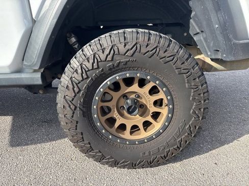 Used 2020 Jeep Gladiator Sport w/ Quick Order Package 24S image 14