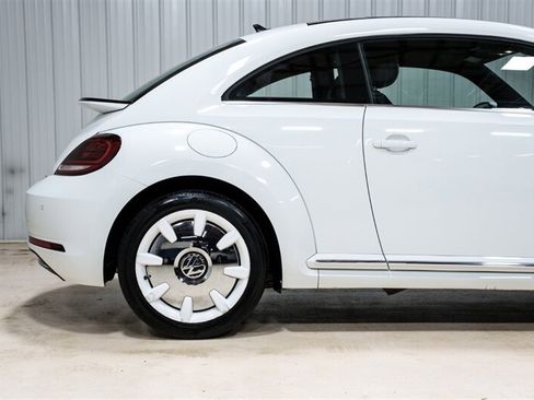 Used 2019 Volkswagen Beetle 2.0T Final Edition SEL FWD image 16