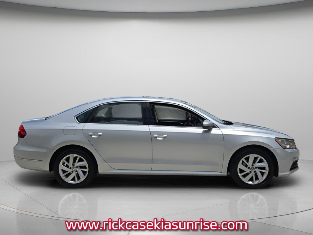 Used 2018 Volkswagen Passat 2.0T SE FWD image 4
