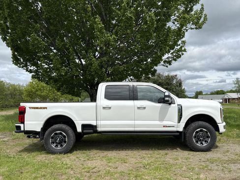 Used 2024 Ford F350 Platinum w/ Tremor Off-Road Package AWD/4WD image 7