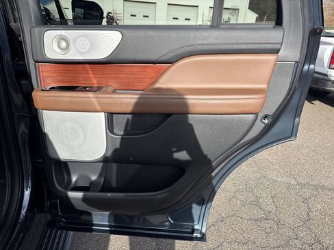Certified 2022 Lincoln Navigator Reserve image 16