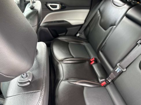 Used 2022 Jeep Compass Limited image 13