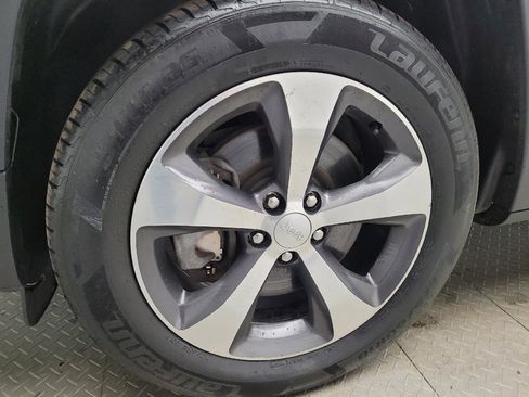 Used 2019 Jeep Cherokee Limited AWD/4WD image 31