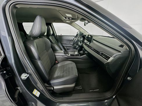 Used 2025 Mitsubishi Outlander SE image 34