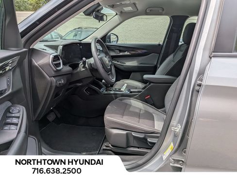 Used 2024 Chevrolet TrailBlazer LS FWD image 7