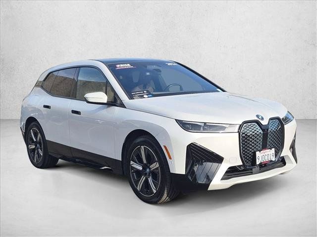 Certified 2024 BMW iX xDrive50 w/ Premium Package AWD/4WD image 3