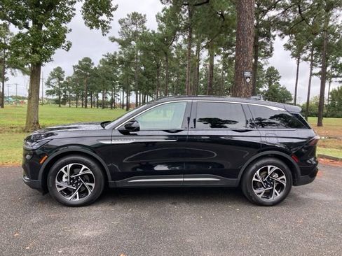 Used 2025 Lincoln Nautilus Premier w/ Equipment Group 102A image 6