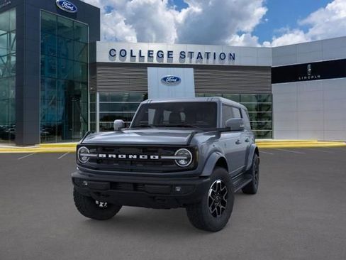 New 2025 Ford Bronco Outer Banks image 2