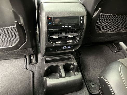 Used 2022 Jeep Grand Cherokee L Laredo AWD/4WD image 12