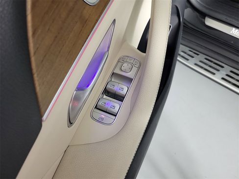 Used 2022 Mercedes-Benz GLS 450 4MATIC image 21