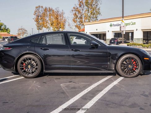 Used 2023 Porsche Panamera GTS image 9