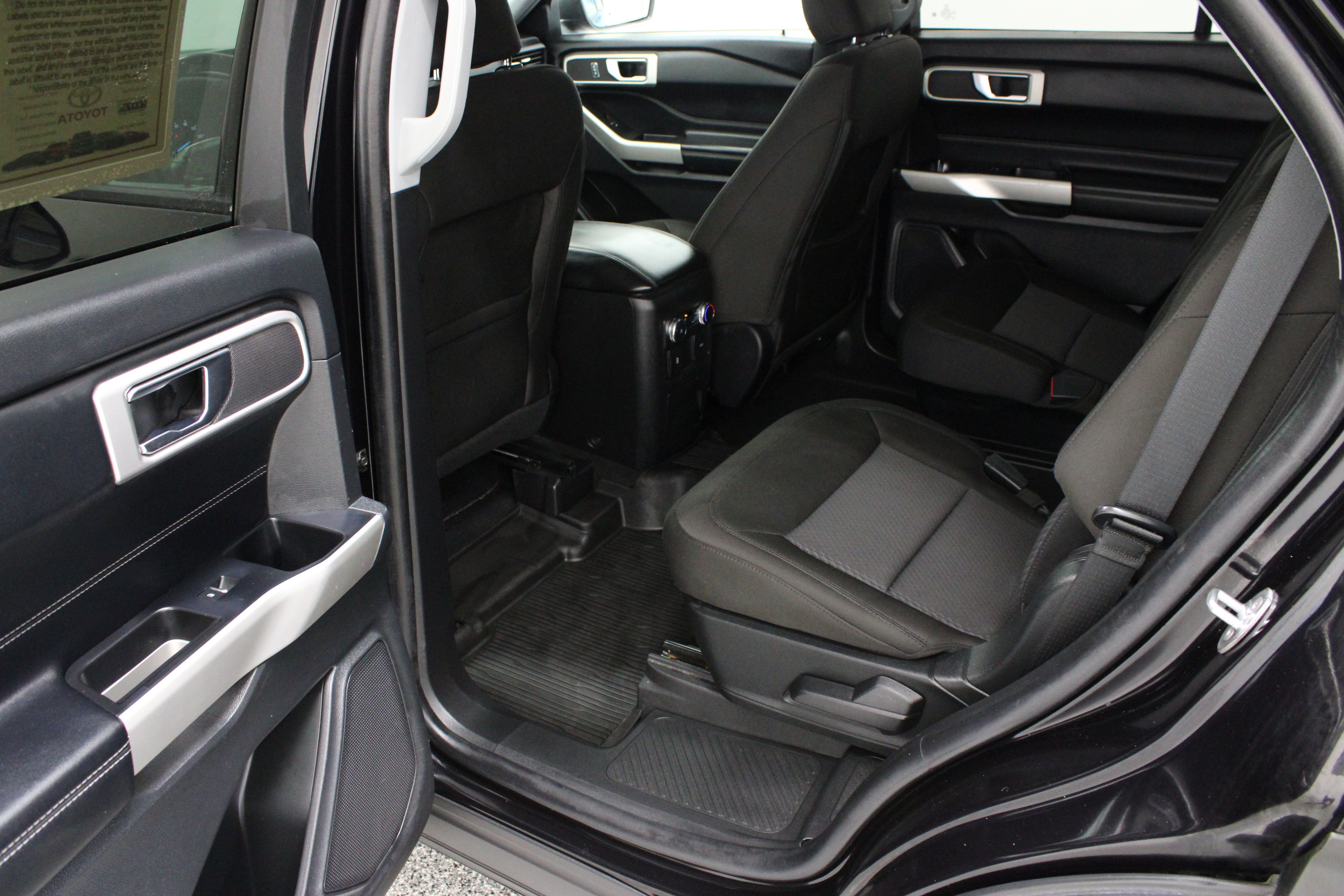 Used 2022 Ford Explorer XLT AWD/4WD image 28