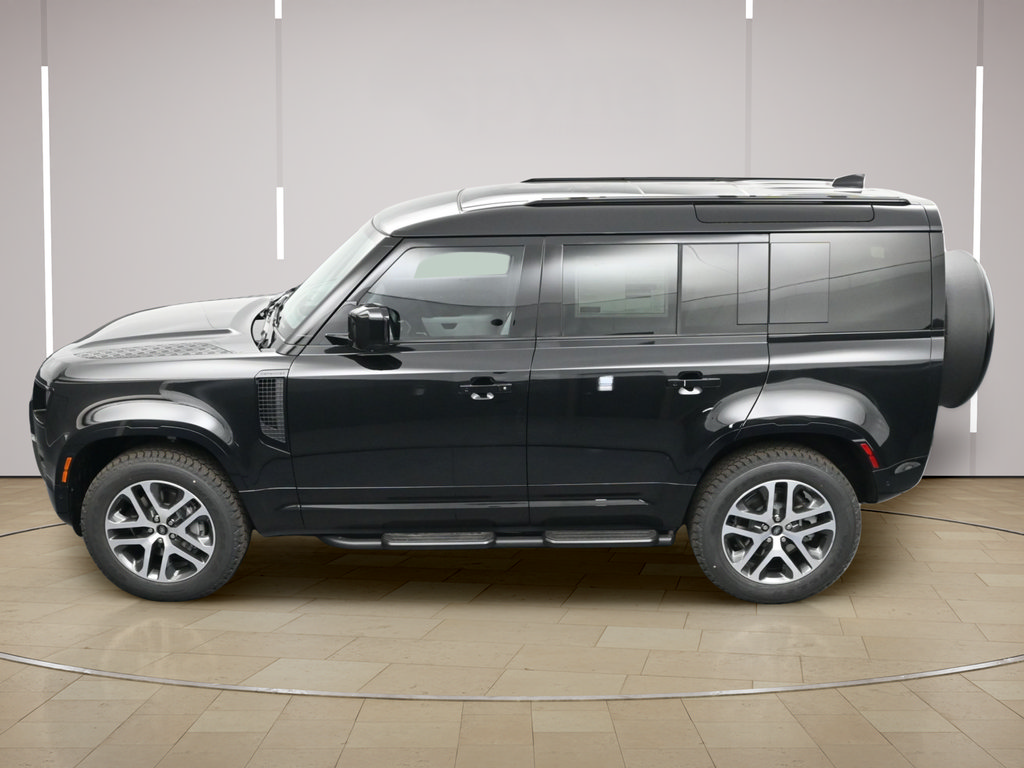 Used 2025 Land Rover Defender 110 X-Dynamic SE AWD/4WD image 31