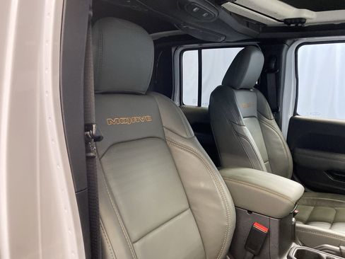 Certified 2025 Jeep Gladiator Mojave image 43