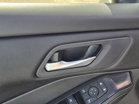 Certified 2025 Nissan Rogue SV FWD image 19
