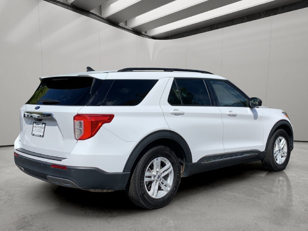 Used 2024 Ford Explorer XLT w/ Equipment Group 202A RWD image 5
