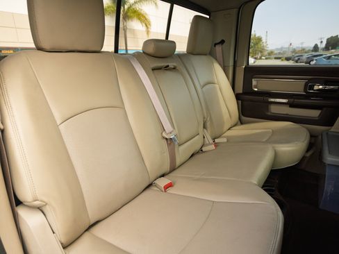 Used 2014 RAM 1500 Laramie w/ Convenience Group AWD/4WD image 13